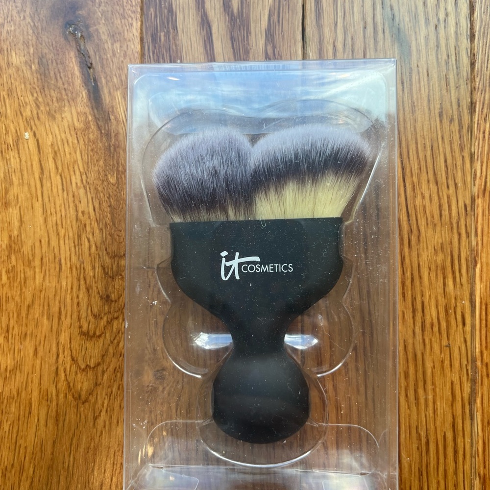It Cosmetics Heavenly Luxe Hello Cheekbones Contour Brush #19 NIB